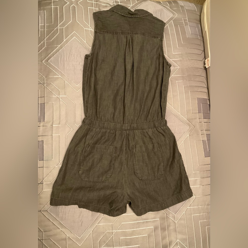 Dex Sleeveless Button-Front Romper in Charcoal Gray - Picture 6 of 6